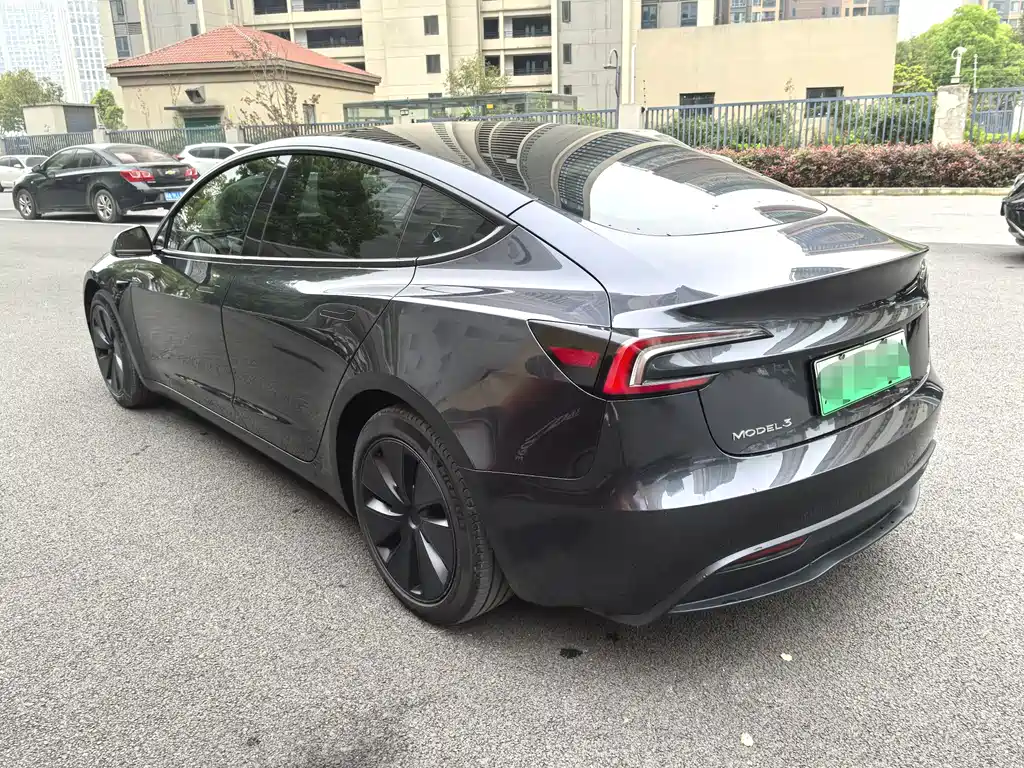 Tesla Model 3 — миниатюра 7