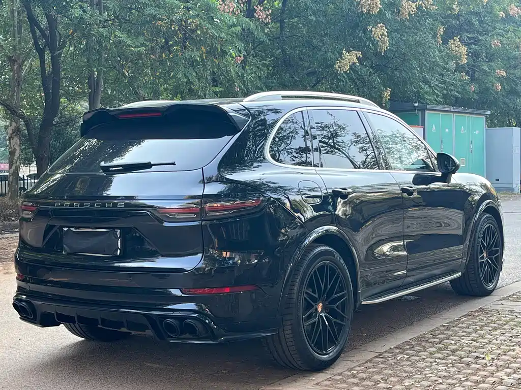 Porsche Cayenne — миниатюра 7