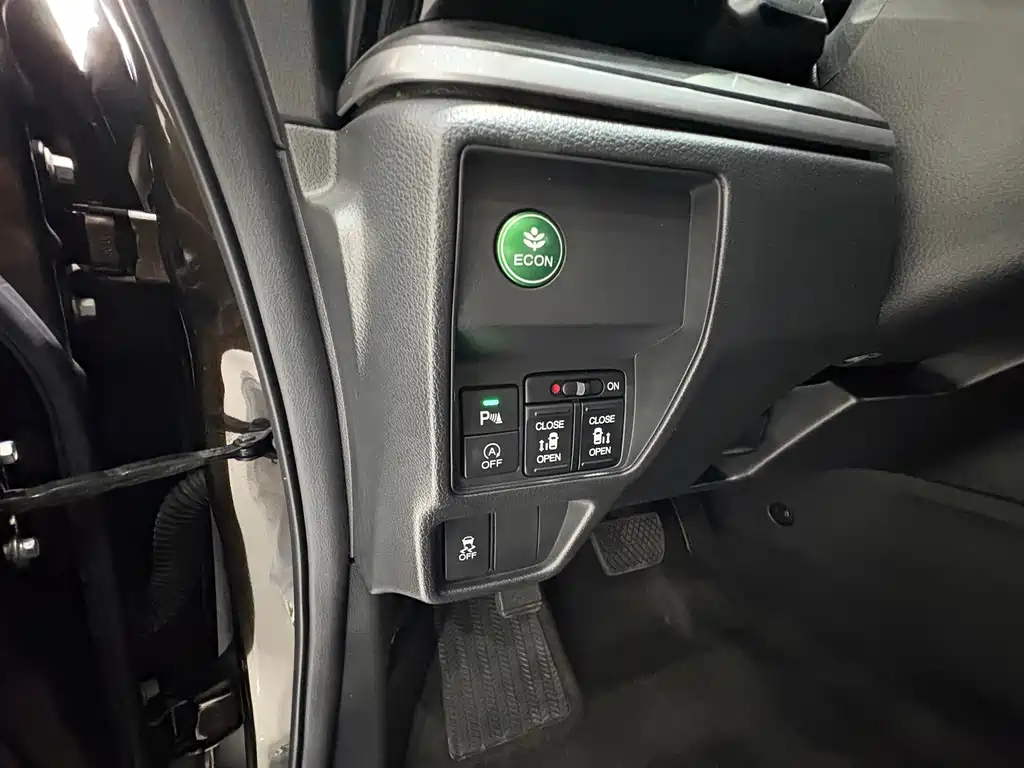 Honda Elysion — миниатюра 11