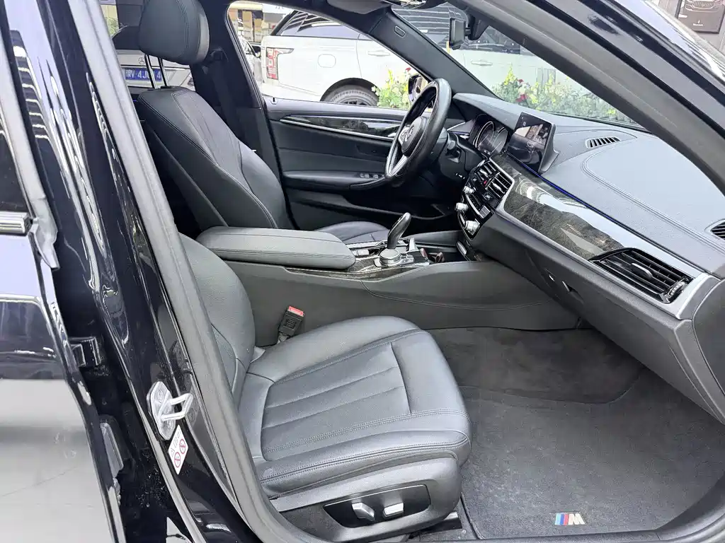 BMW 5 Series — миниатюра 8