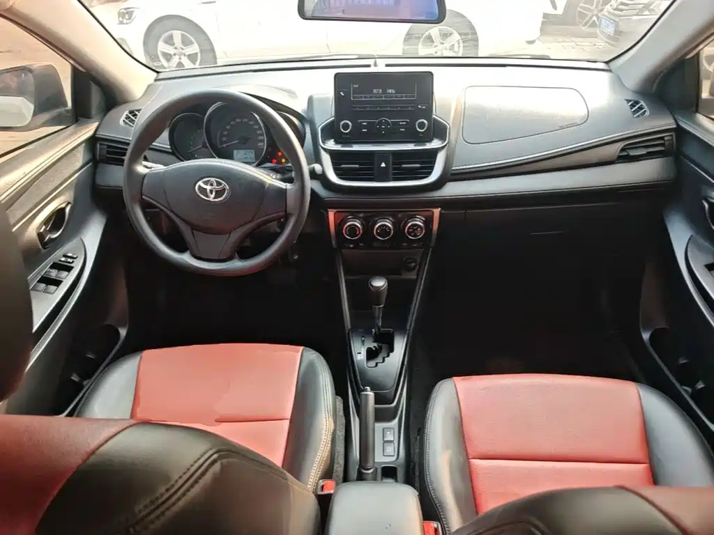 Toyota Yaris L — миниатюра 10