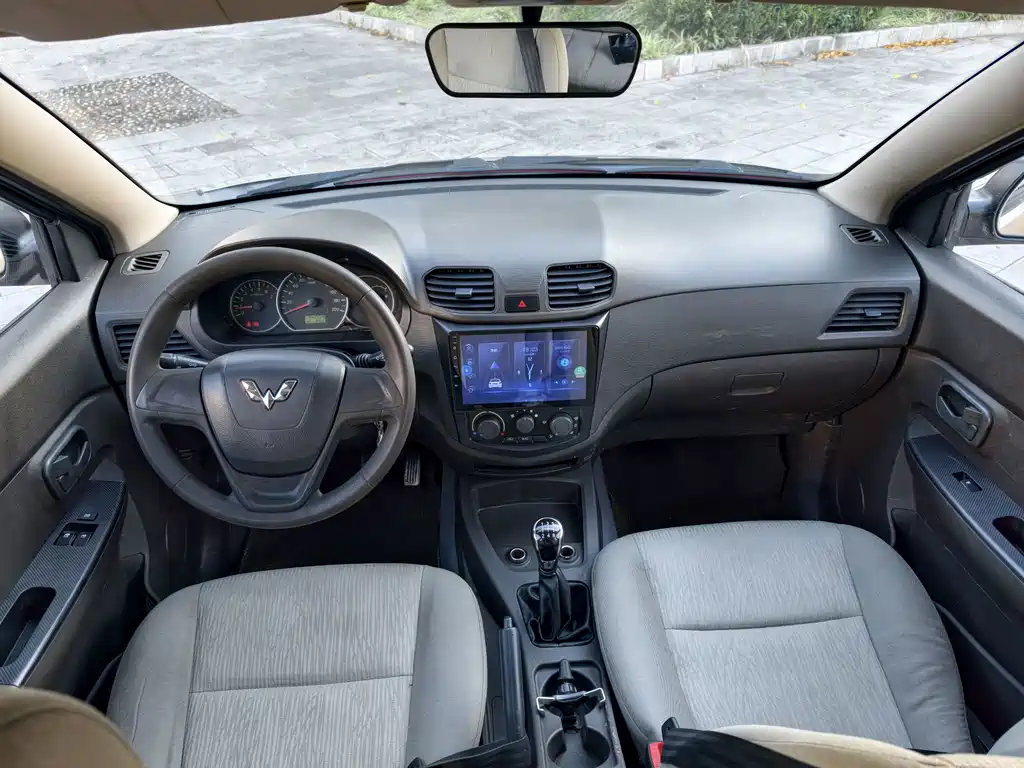Wuling Hongguang — миниатюра 7