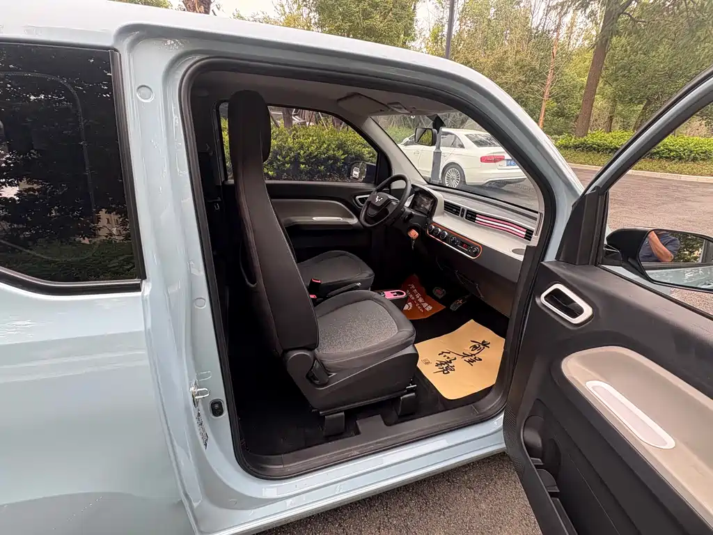 Wuling MINIEV — миниатюра 6