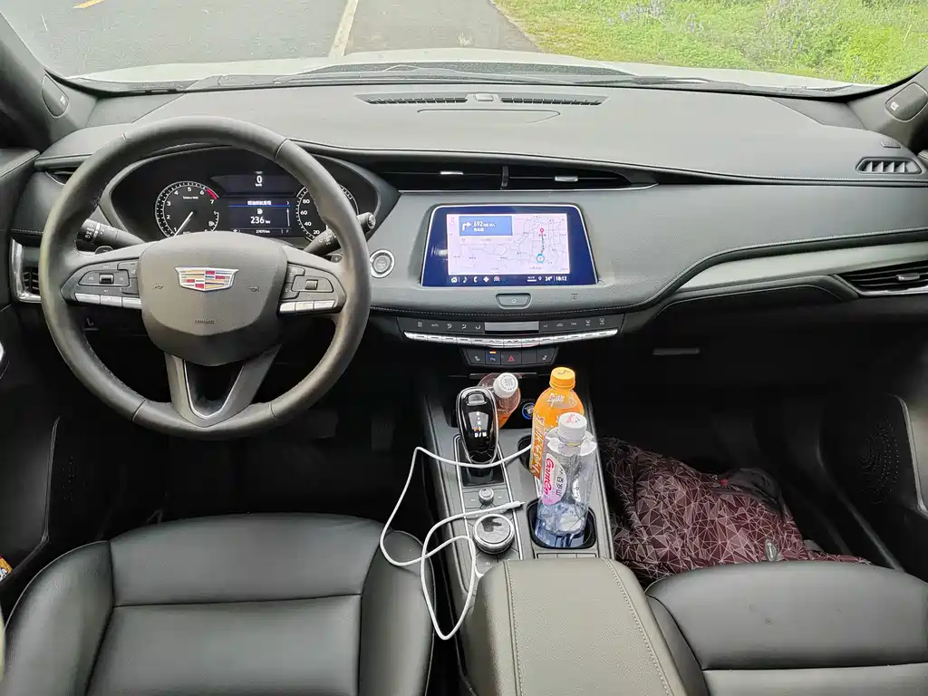 Cadillac XT4 — миниатюра 5