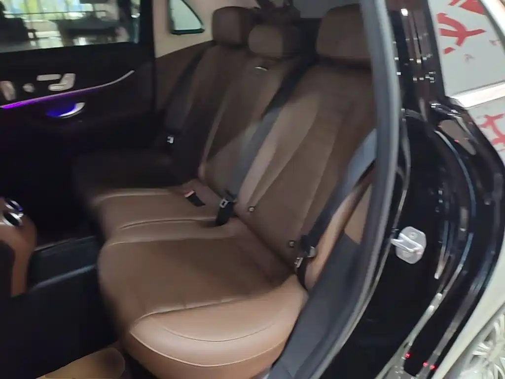 Mercedes-Benz E-Class — миниатюра 17
