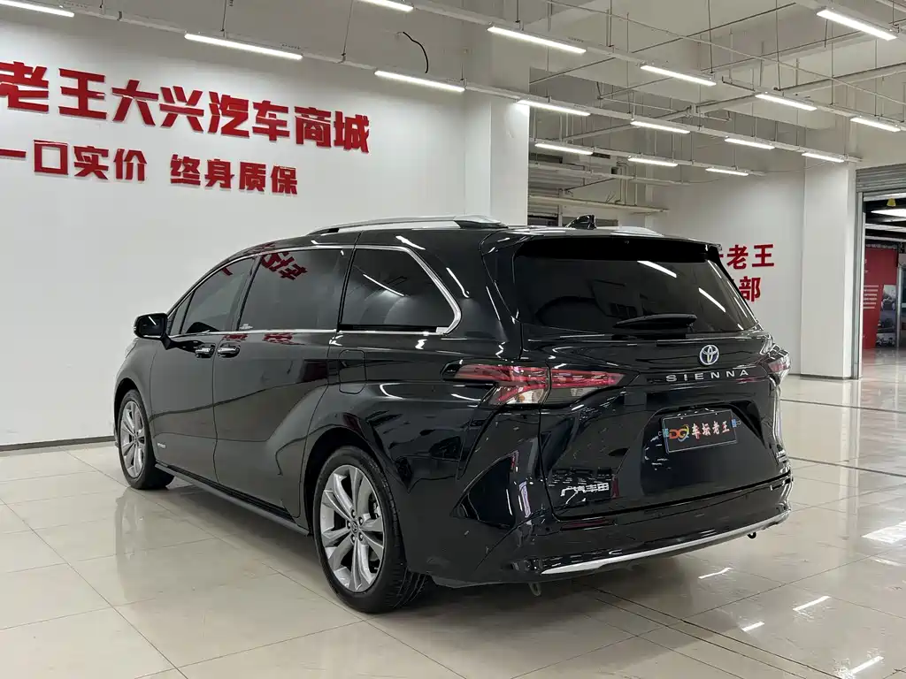 Toyota Sienna — миниатюра 14