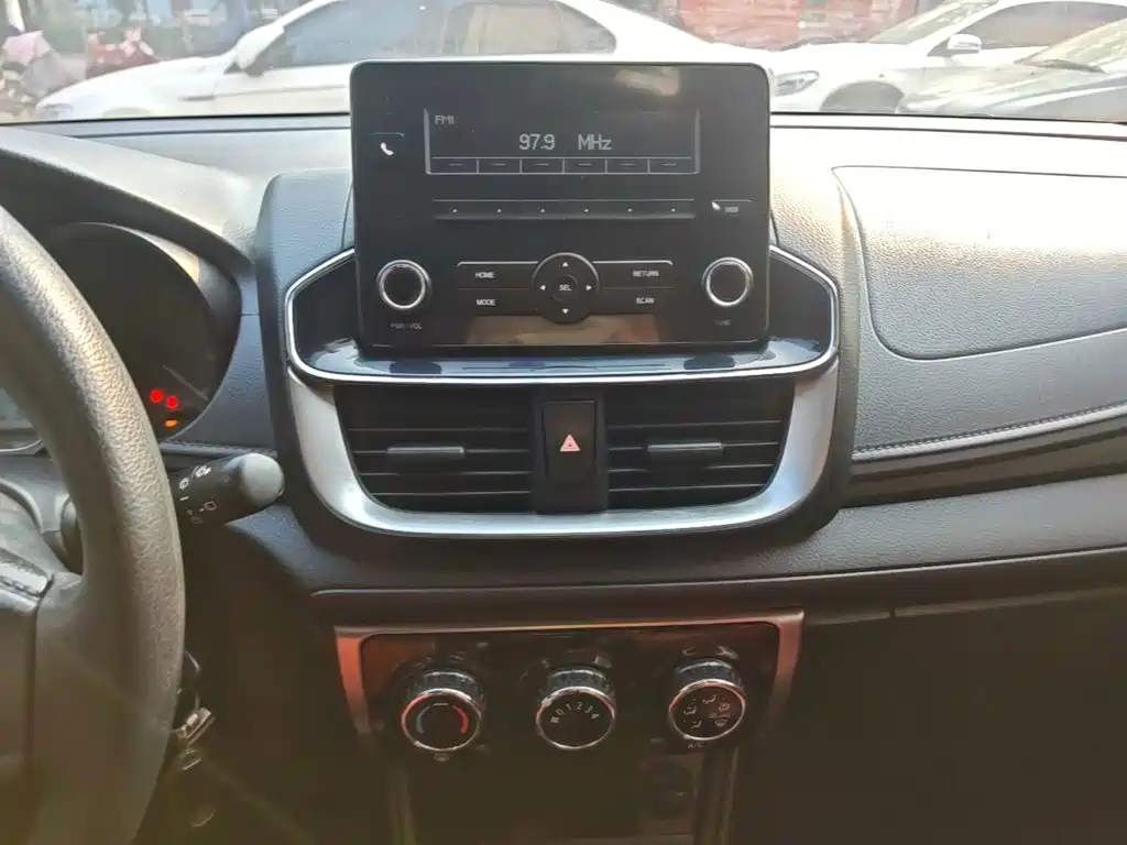 Toyota Yaris L — миниатюра 13