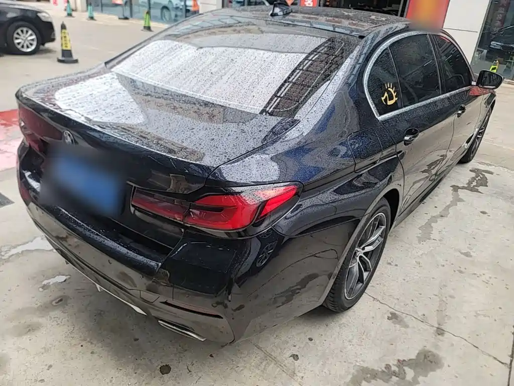 BMW 5 Series — миниатюра 7
