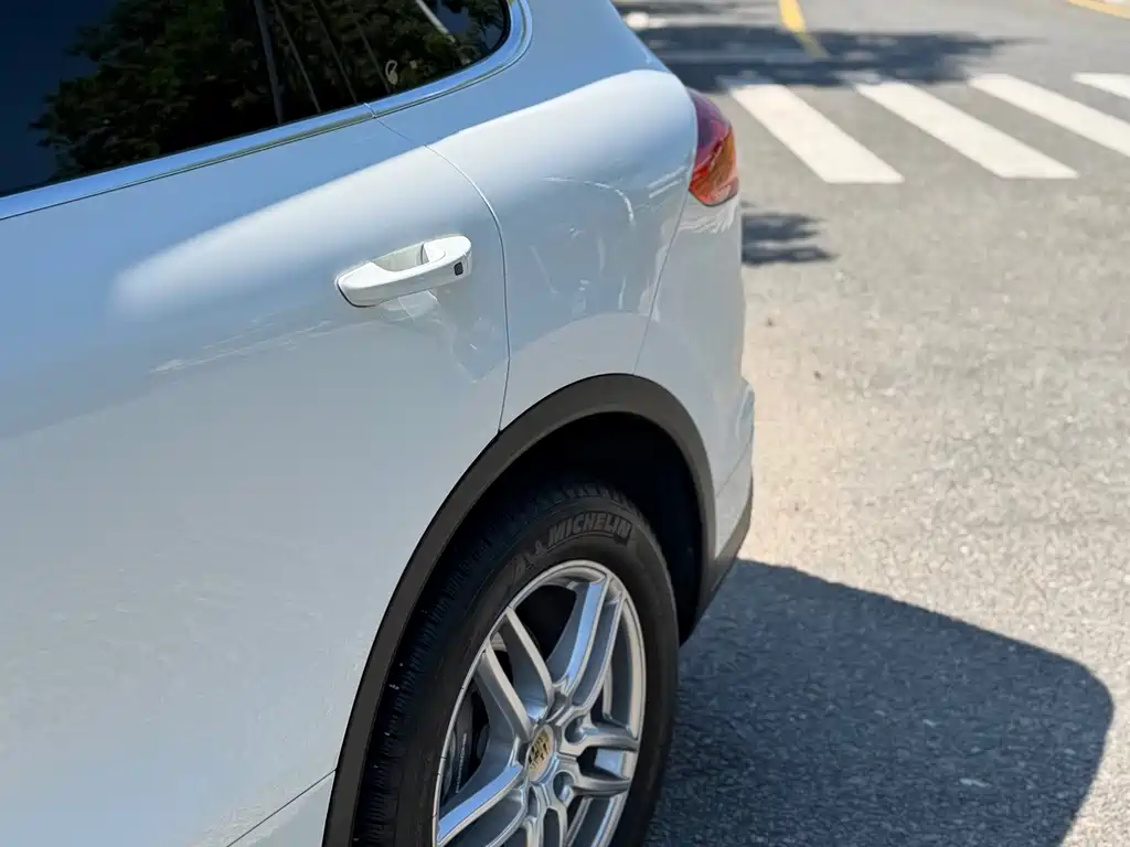 Porsche Cayenne — миниатюра 17
