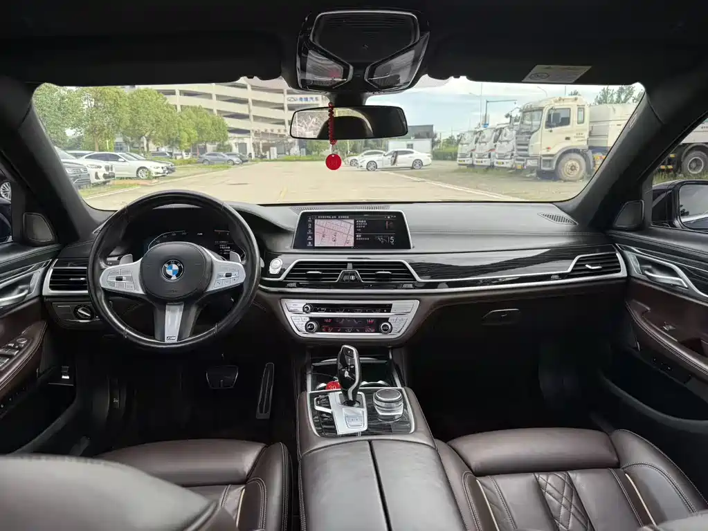 BMW 7 Series — миниатюра 20