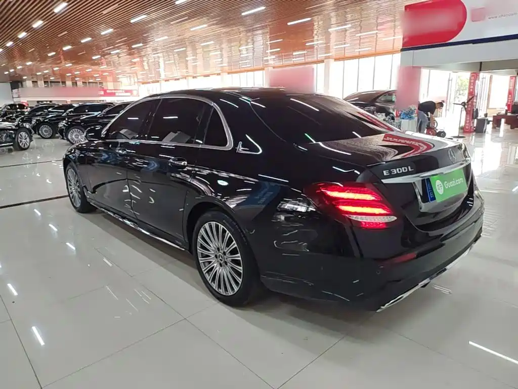Mercedes-Benz E-Class — миниатюра 5