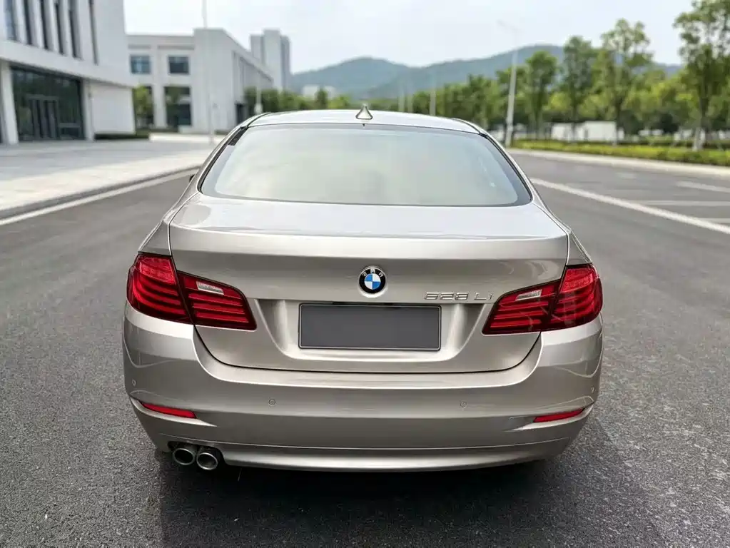 BMW 3 Series — миниатюра 8