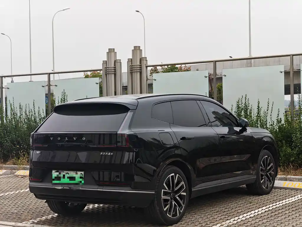 Volvo XC70 PHEV — миниатюра 5