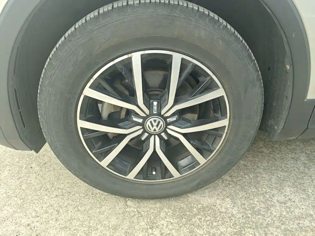 Volkswagen Tiguan L — миниатюра 23