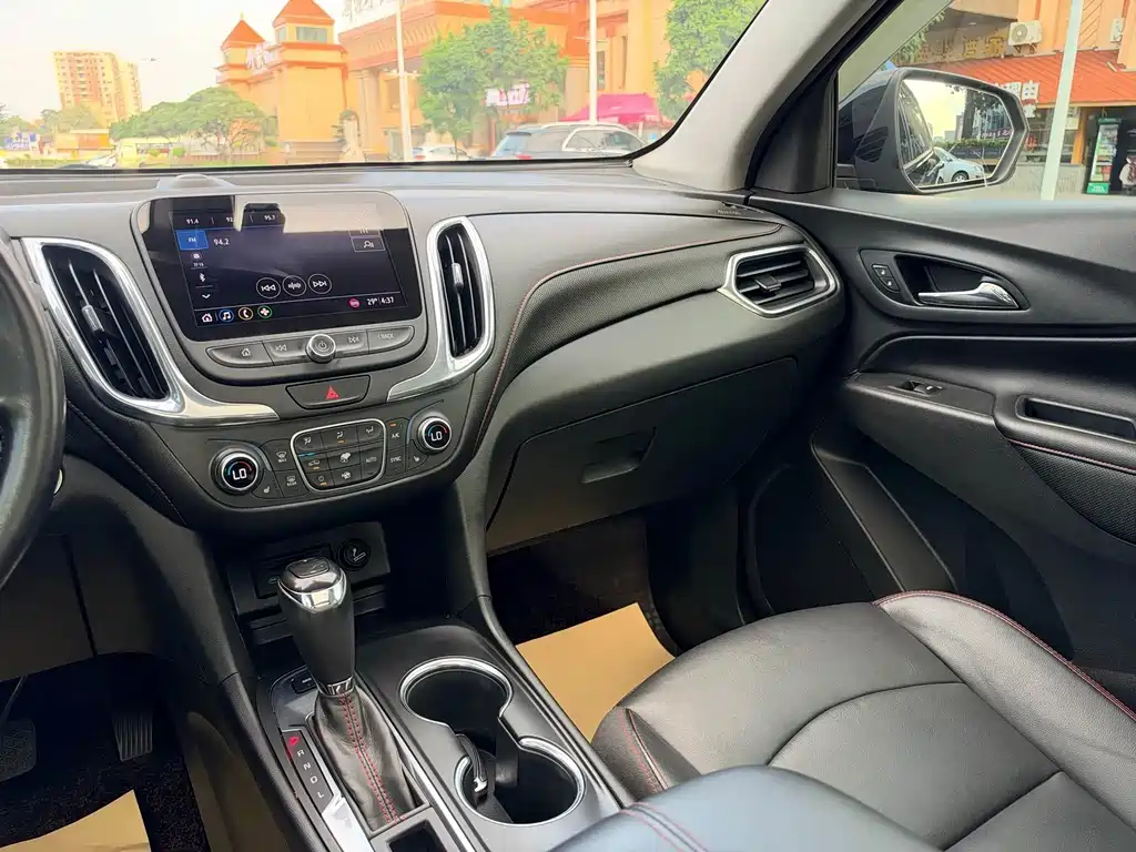 Chevrolet Equinox — миниатюра 13