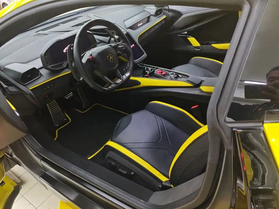 Lamborghini Revuelto — миниатюра 4