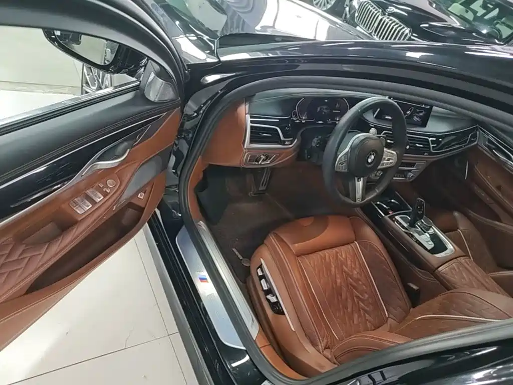 BMW 7 Series — миниатюра 16