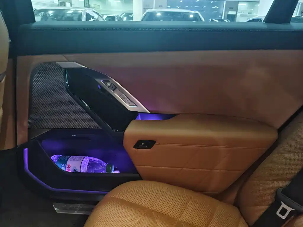 BMW 7 Series — миниатюра 13