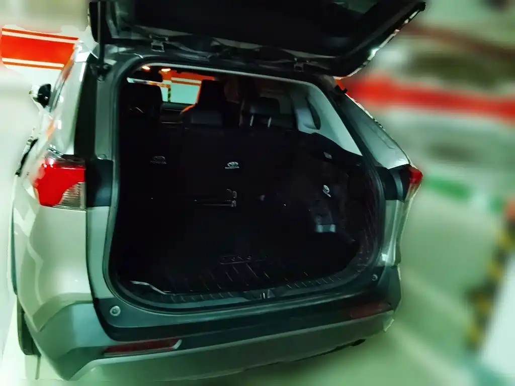 Toyota RAV4 — миниатюра 10