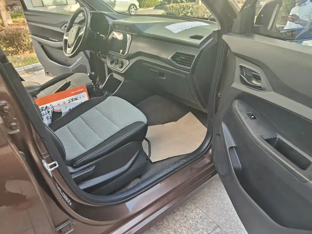 Wuling Hongguang — миниатюра 14