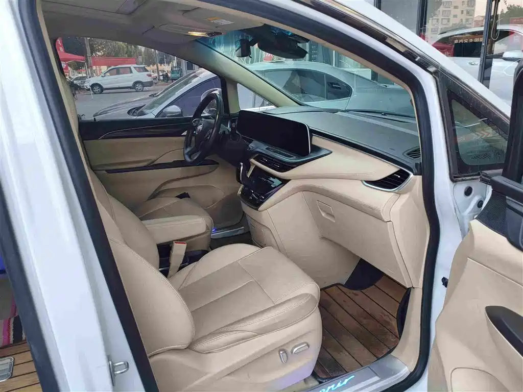Buick GL8 — миниатюра 10