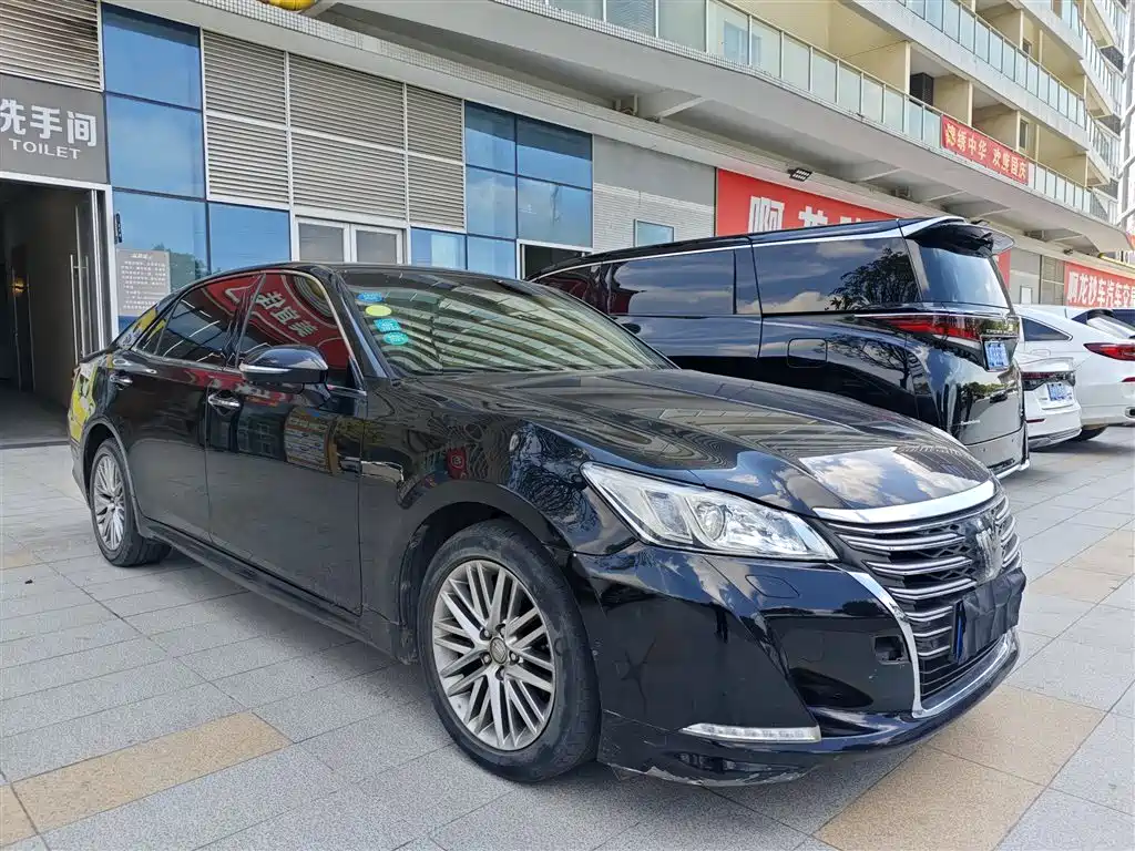 Toyota Crown — миниатюра 5