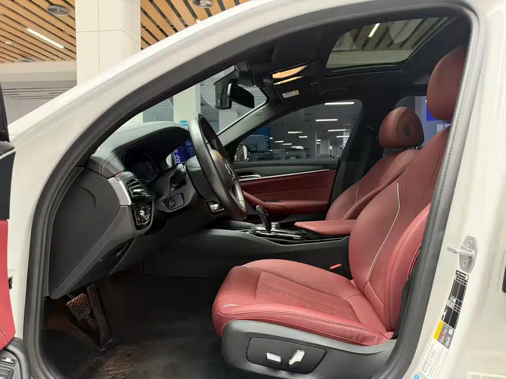 BMW 5 Series New Energy — миниатюра 10