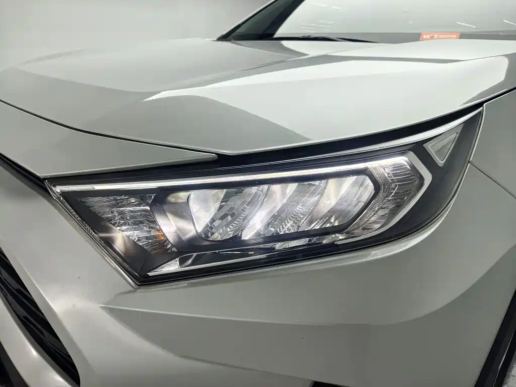 Toyota RAV4 — миниатюра 11