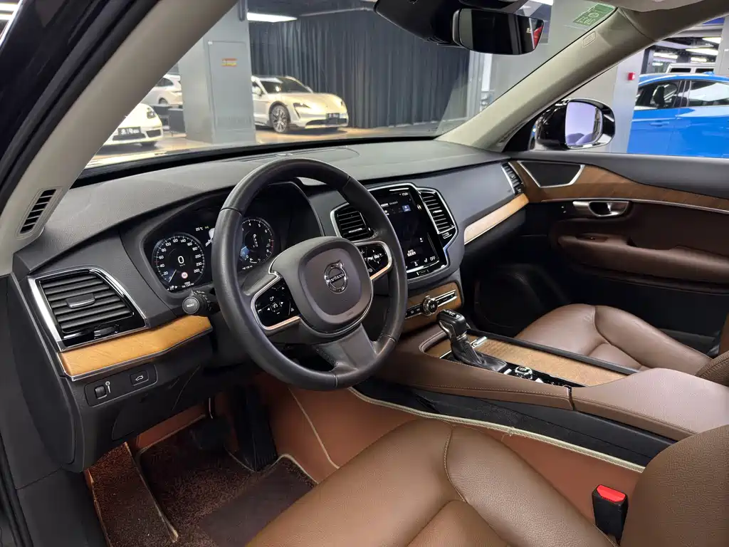 Volvo XC90 2020 T6 Luxury 7 мест