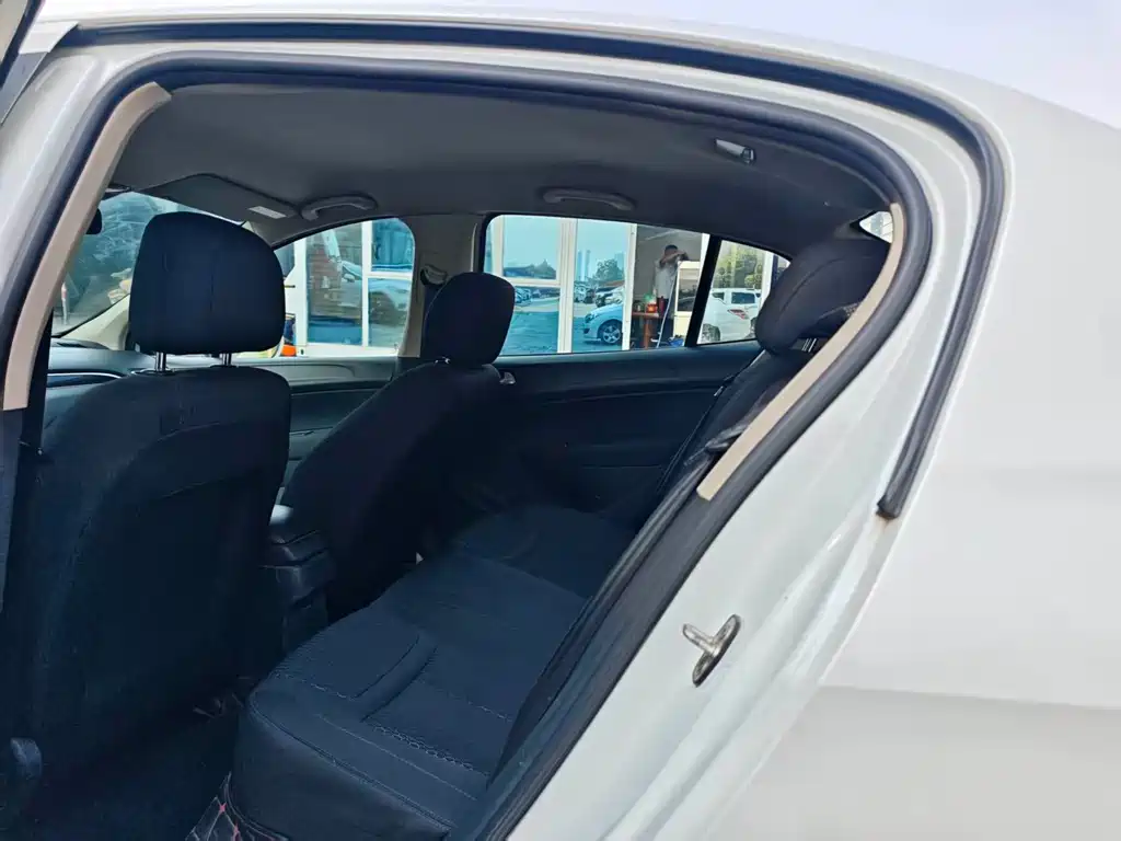 Peugeot 308 — миниатюра 8