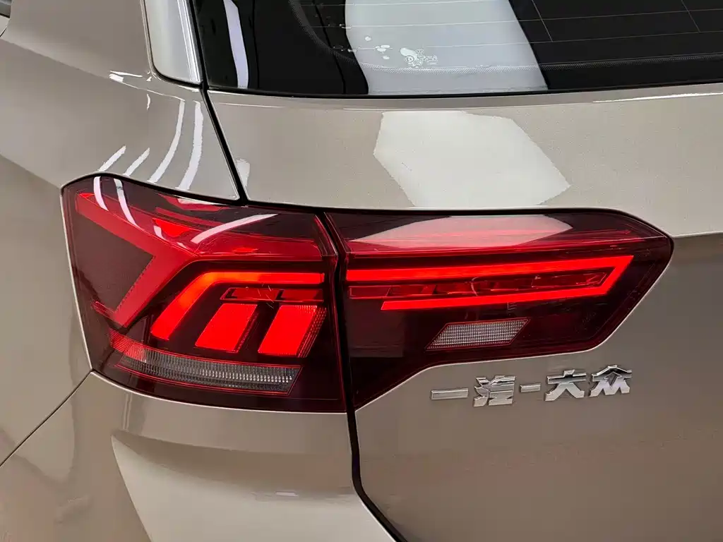 Volkswagen T-Roc — миниатюра 10