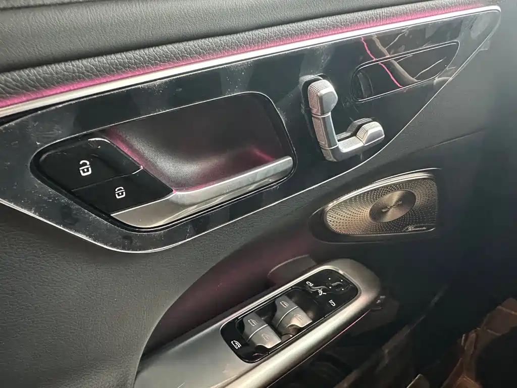 Mercedes-Benz C-Class — миниатюра 11