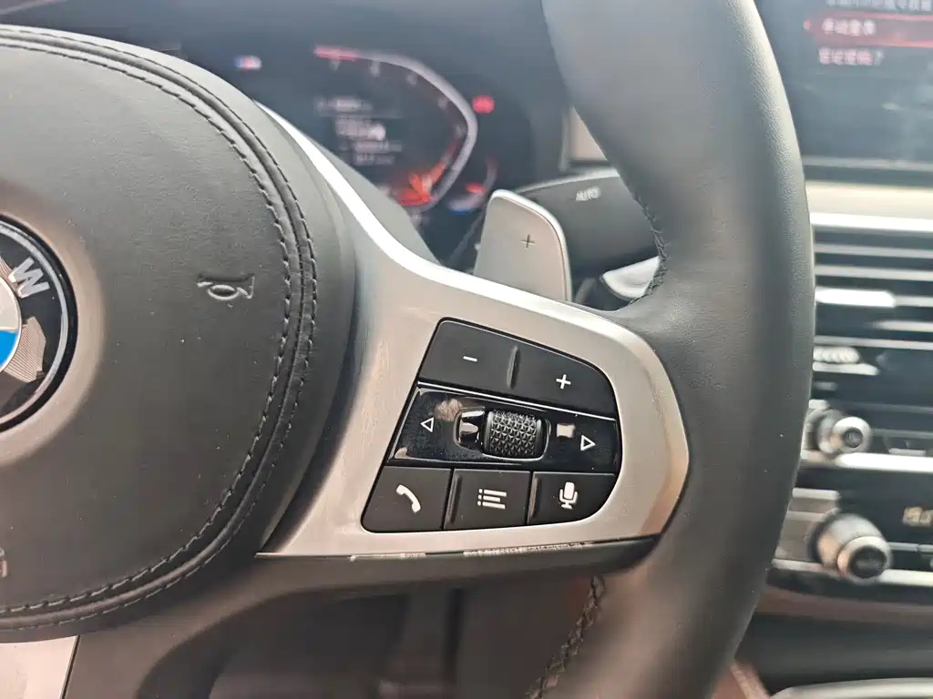 BMW 5 Series — миниатюра 10