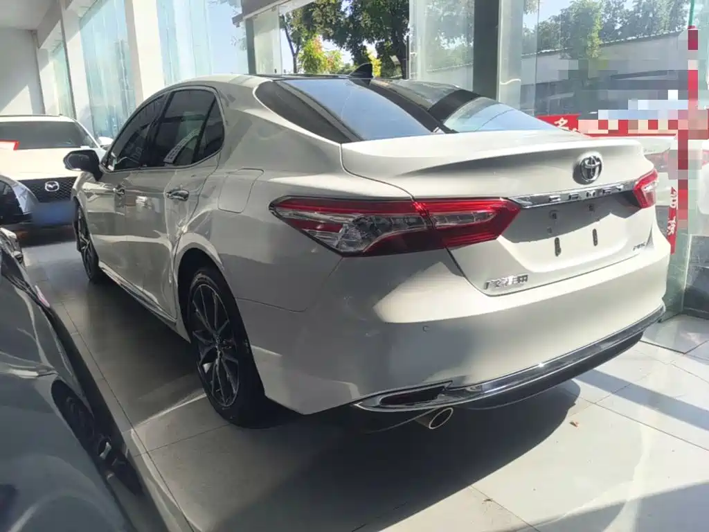 Toyota Camry — миниатюра 5