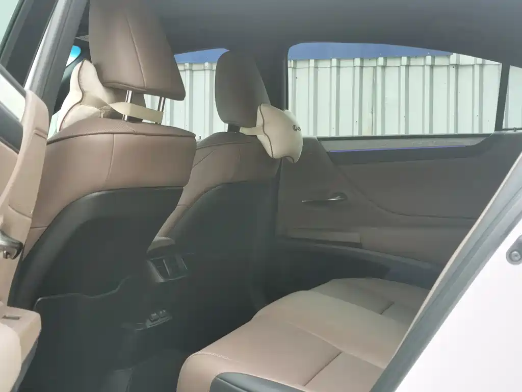 Lexus ES — миниатюра 9