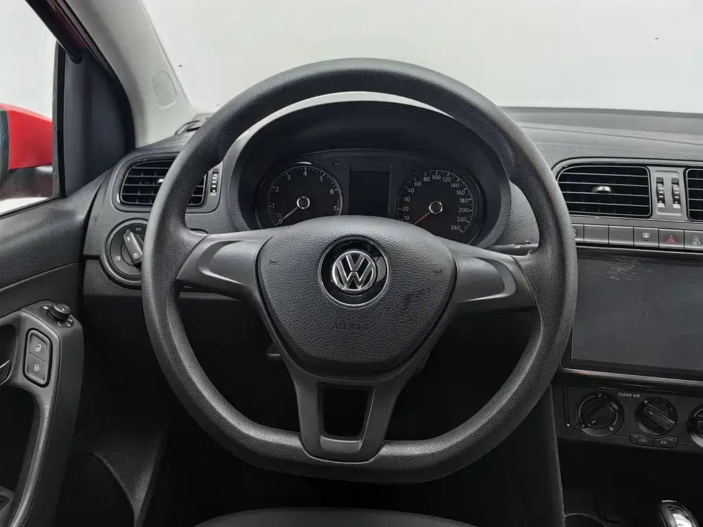 Volkswagen Polo — миниатюра 11