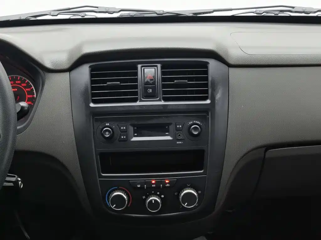 Wuling Rongguang S — миниатюра 12