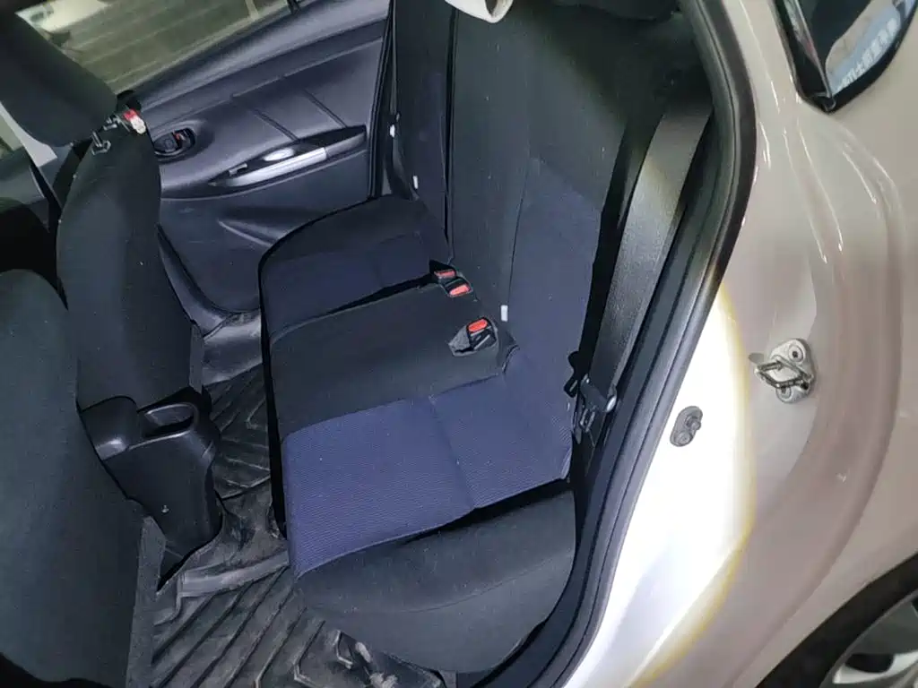 Toyota Yaris L — миниатюра 17