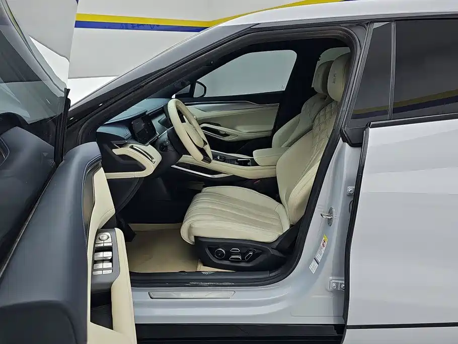 BYD L EV — миниатюра 9