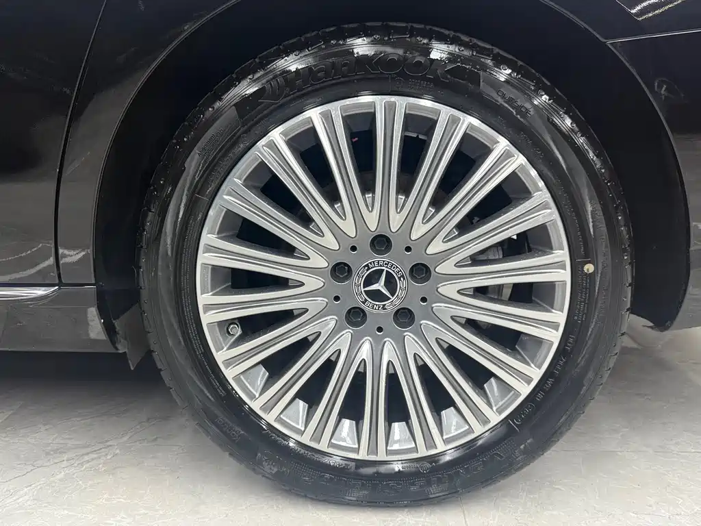 Mercedes-Benz E-Class — миниатюра 31