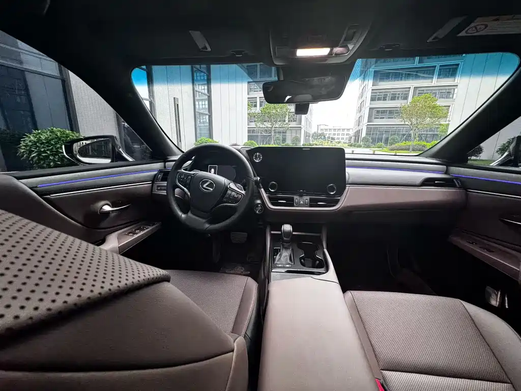 Lexus ES 2025 300h Premium