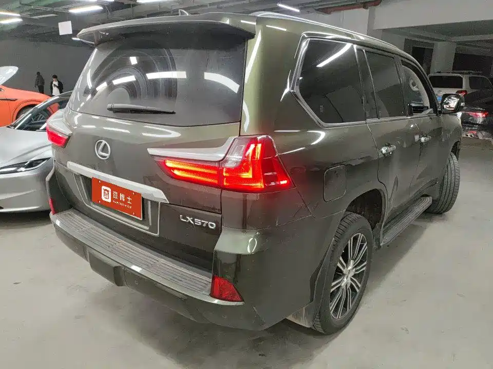 Lexus LX — миниатюра 2