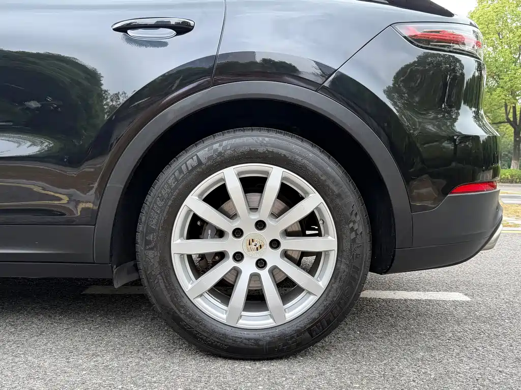 Porsche Cayenne — миниатюра 17
