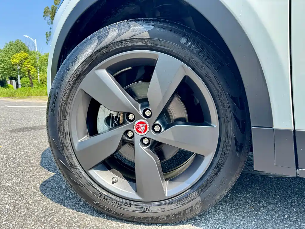 Jaguar E-PACE — миниатюра 16