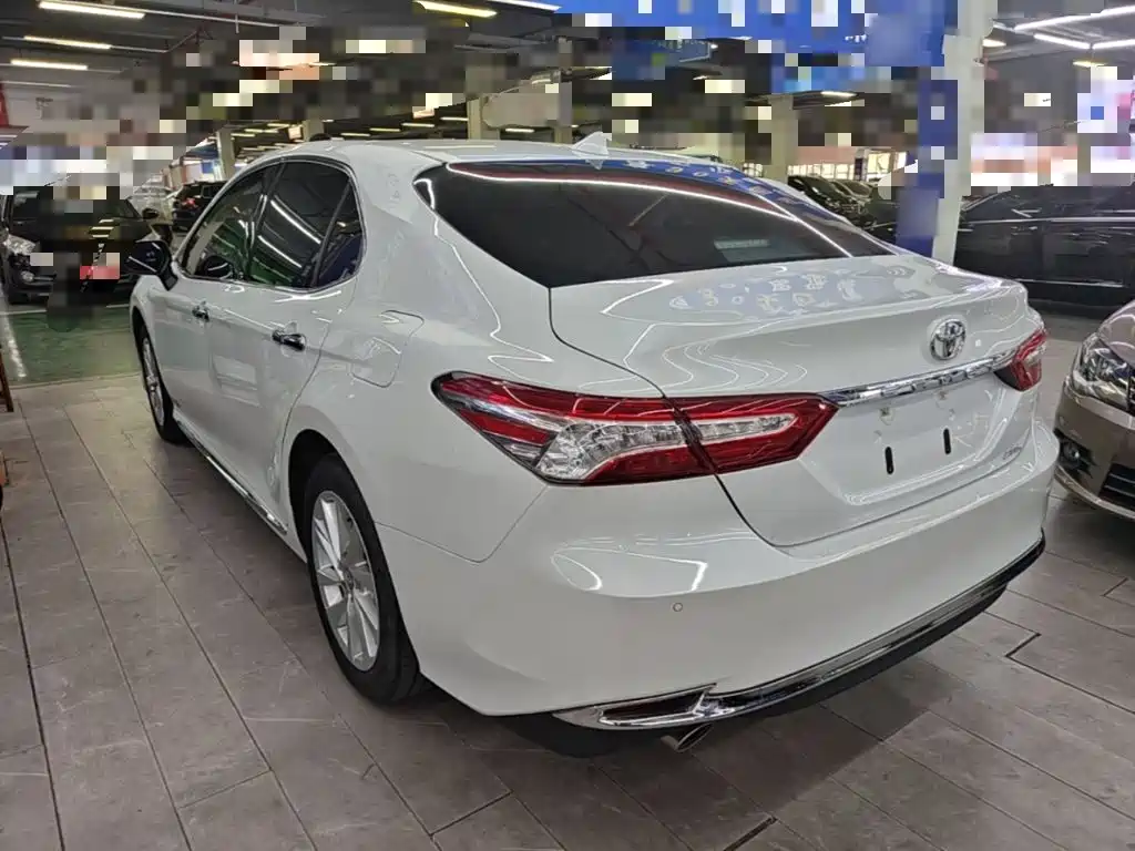 Toyota Camry — миниатюра 5