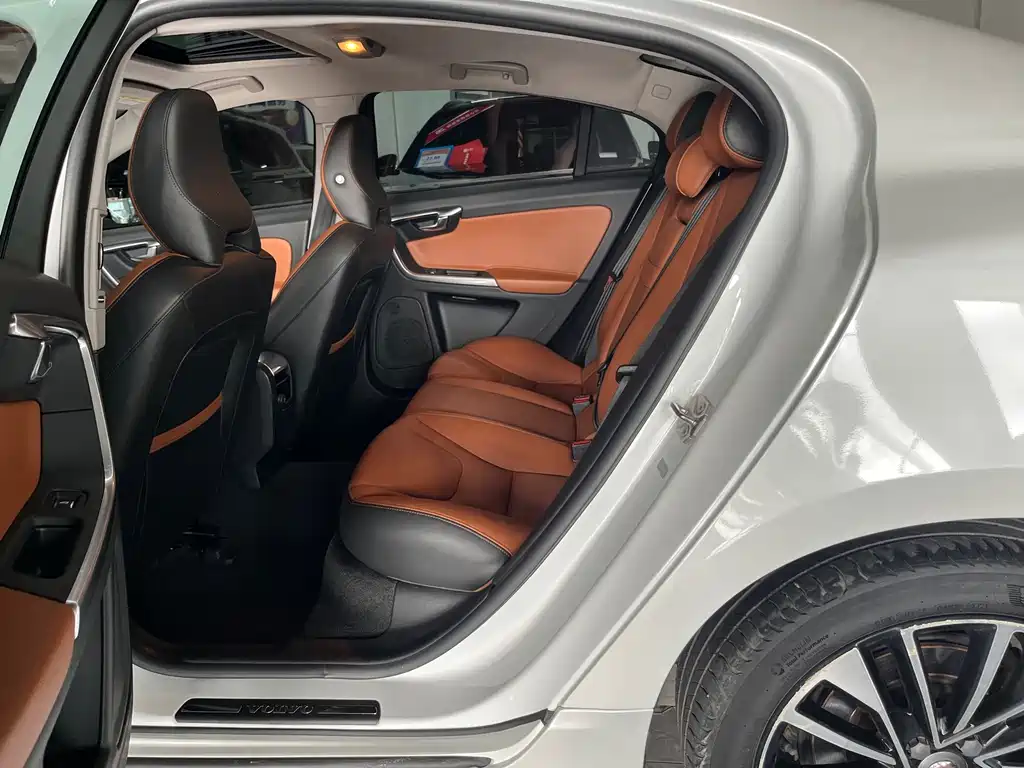 Volvo S60 — миниатюра 10