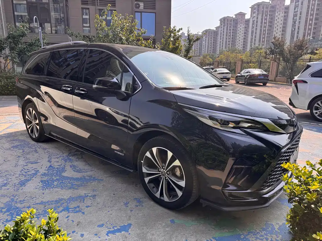 Toyota Granvia — миниатюра 3