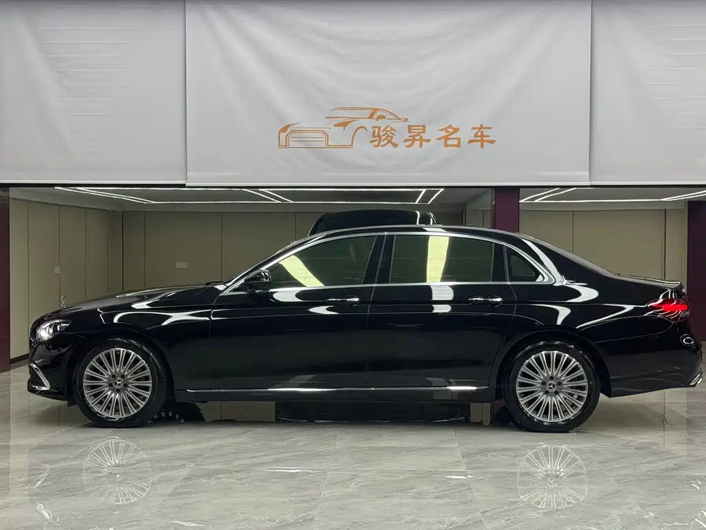 Mercedes-Benz E-Class — миниатюра 8