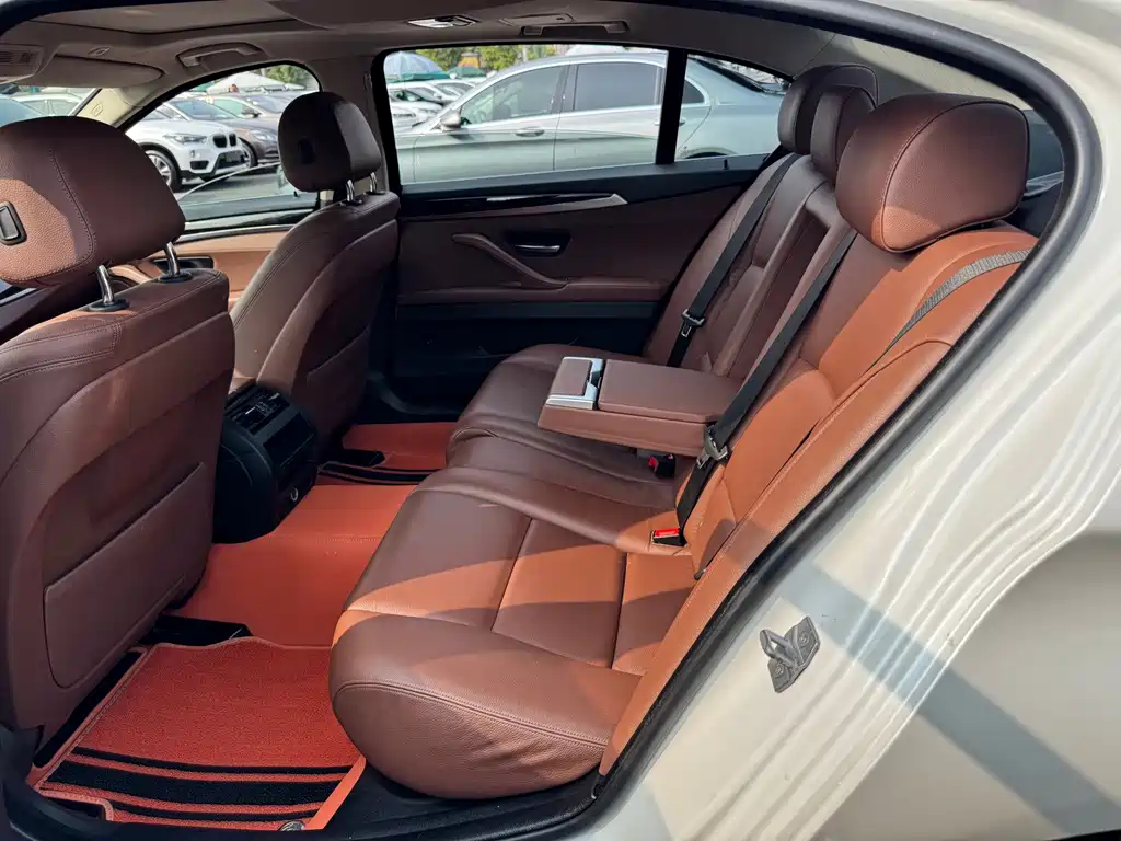 BMW 5 Series — миниатюра 9