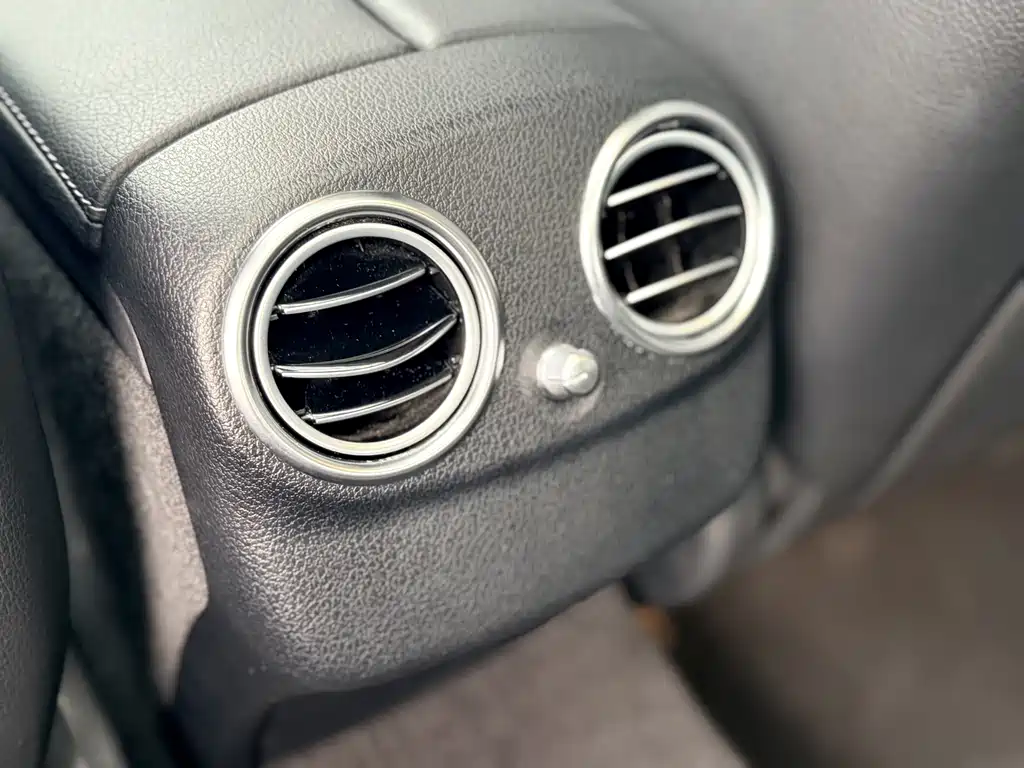 Mercedes-Benz E-Class (Import) — миниатюра 24